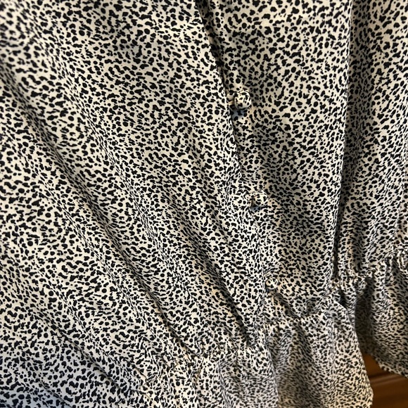 Rayon very comfy black white animal print long sleeve top - Picture 3 of 4